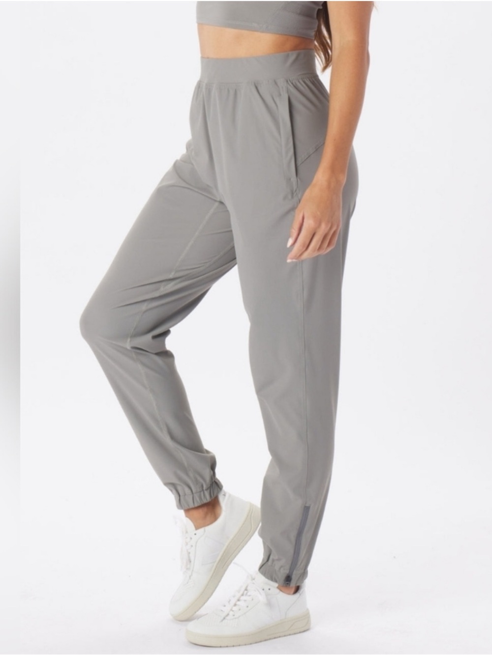 Glyder Motion Jogger Silver Fog Size Large Athletic Travel Pant NWT